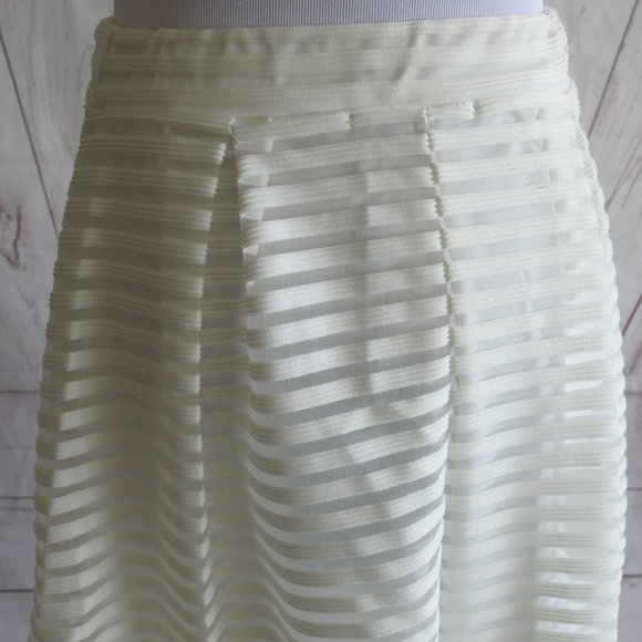 Missguided White Striped Sheer Mesh Pleated Fully Lined Skirt - Size 2 US/ 6 UK - Picture 4 of 7